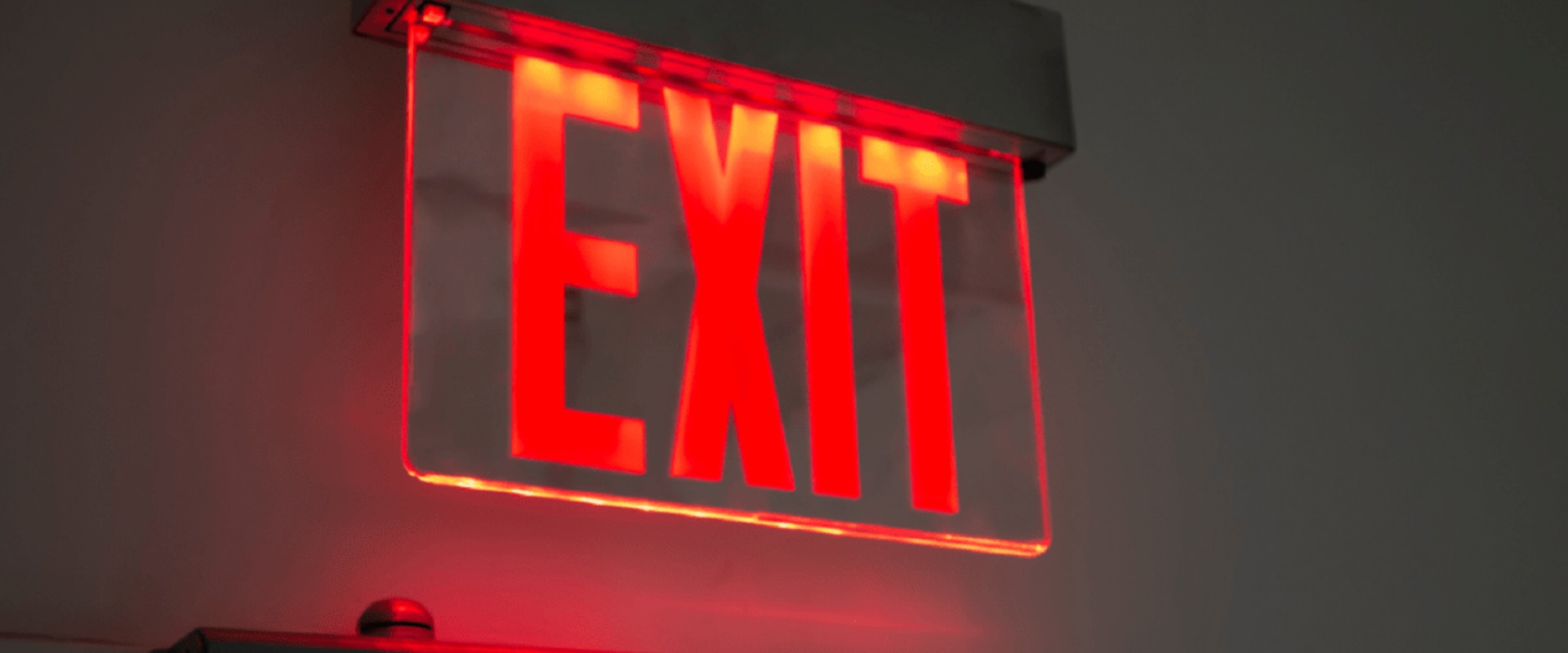 Benefits of Choosing a Lighted Sign over Traditional Signage