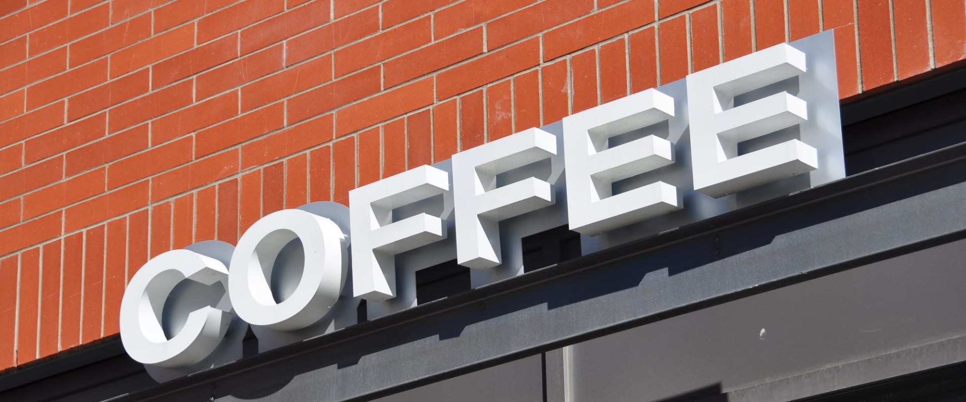 Examples of Successful LED-Lit Outdoor Signs: A Guide to Choosing the Best Contractor