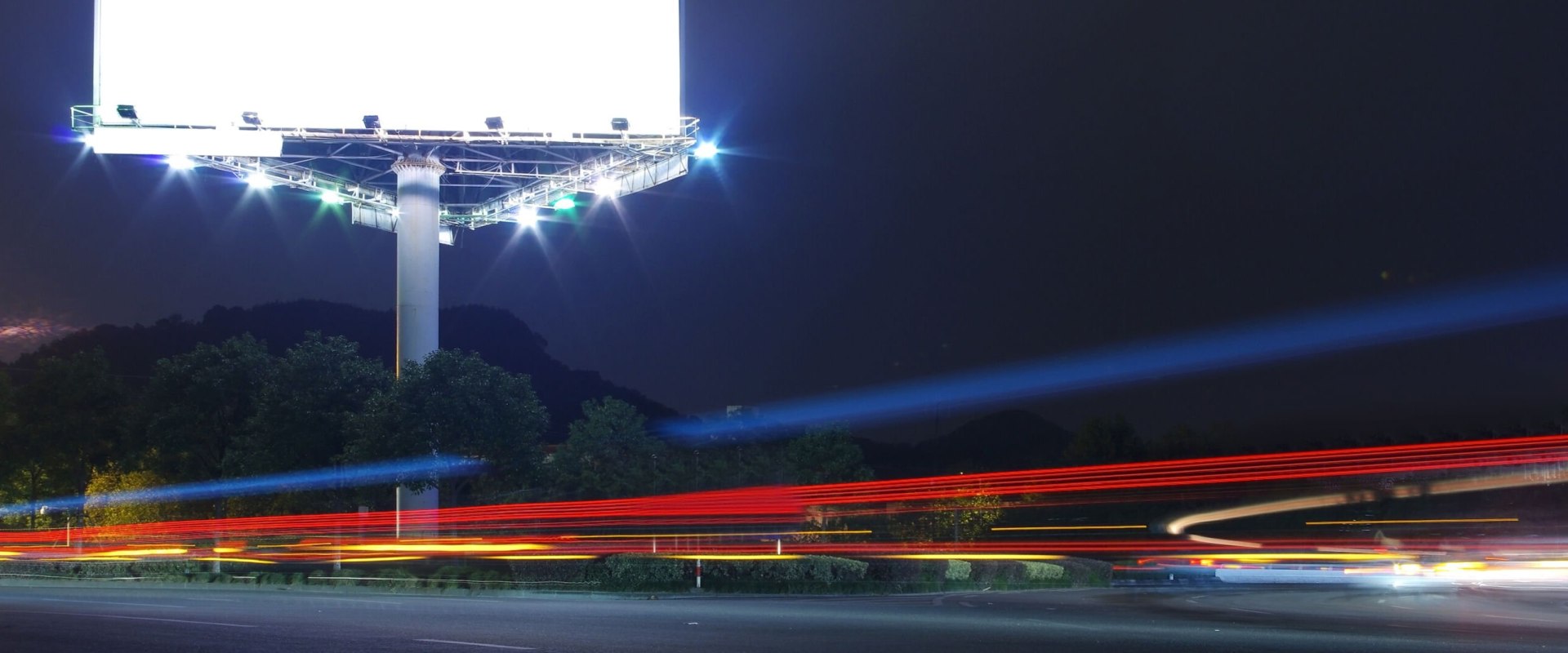 Why High-Quality Materials and Workmanship are Crucial for Lighted Signs